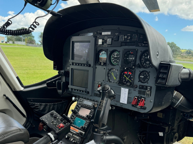 Bell 427 - 56017 - Cockpit