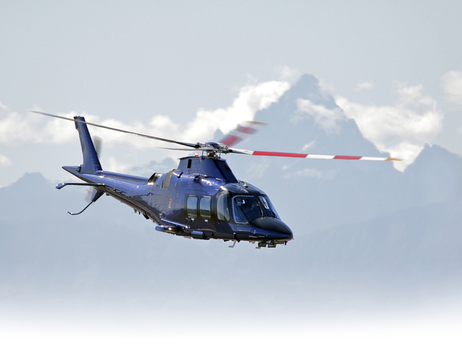 2010 AW109SP - 22215 - Corporate - 3